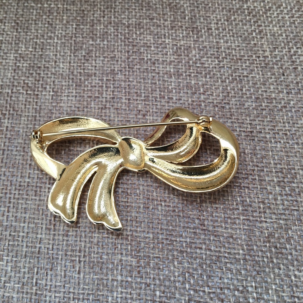 Classic holiday brooch - Christmas Sale 🎄!! - Picture 2 of 2